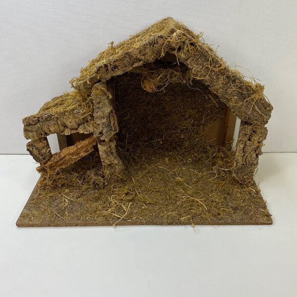 Handcrafted Nativity Scene Set With Figurines & Accessories - Picture 6 of 13